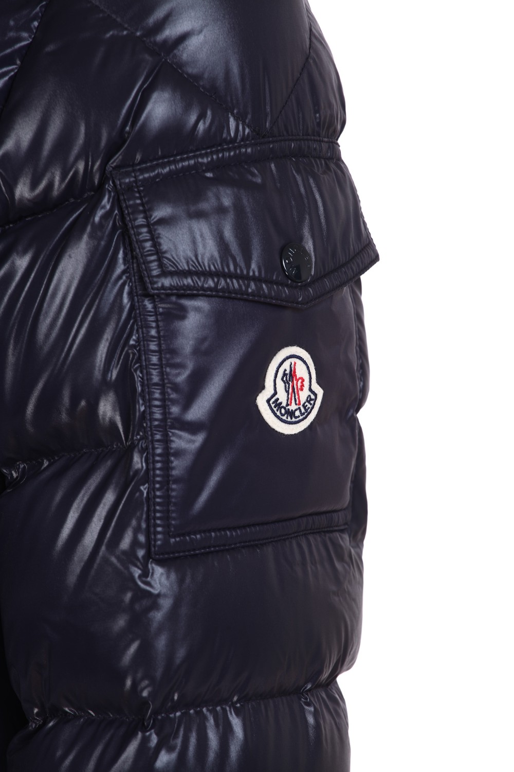 shop MONCLER Saldi Giacchetto: Moncler piumino corto Maya.
Realizzato in nylon laqué.
Fodera in nylon laqué.
Imbottitura in piuma e trapuntatura a boudin.
Cappuccio rimovibile e regolabile con coulisse elastica e bottoni a pressione.
Chiusura anteriore con zip a doppio cursore.
Tasche esterne e interne con zip.
Polsi elasticizzati, regolabili con bottone a pressione.
Fondo del capo con coulisse.
Taschino applicato con patta sulla manica.
Logo Moncler in feltro sulla manica.
Composizione: 100% Poliammide.
Composizione imbottitura: 90% Piumino 10% Piuma.
Fabbricato in Romania.. MAYA 1A53600 68950-742 number 4824060